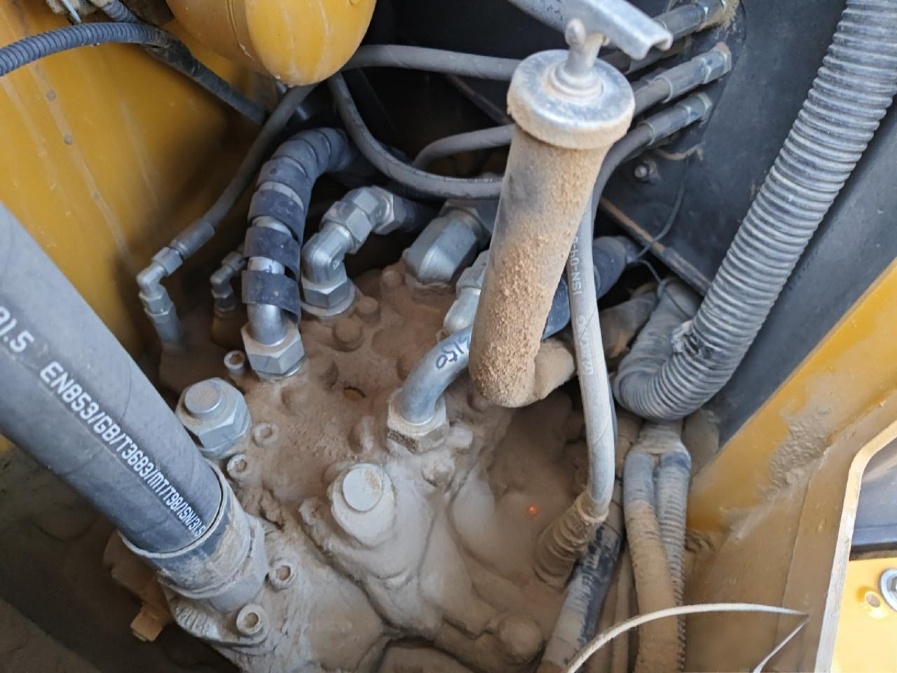 XCMG used road bulldozer D170 Mini Diesel Crawler price - Bulldozer: photos 3 XCMG used road bulldozer D170 Mini Diesel Crawler price - Bulldozer: photos 3