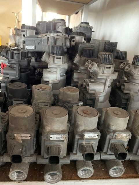 1867005   DAF XF 106 truck - Valve de frein pour Camion: photos 5 1867005   DAF XF 106 truck - Valve de frein pour Camion: photos 5