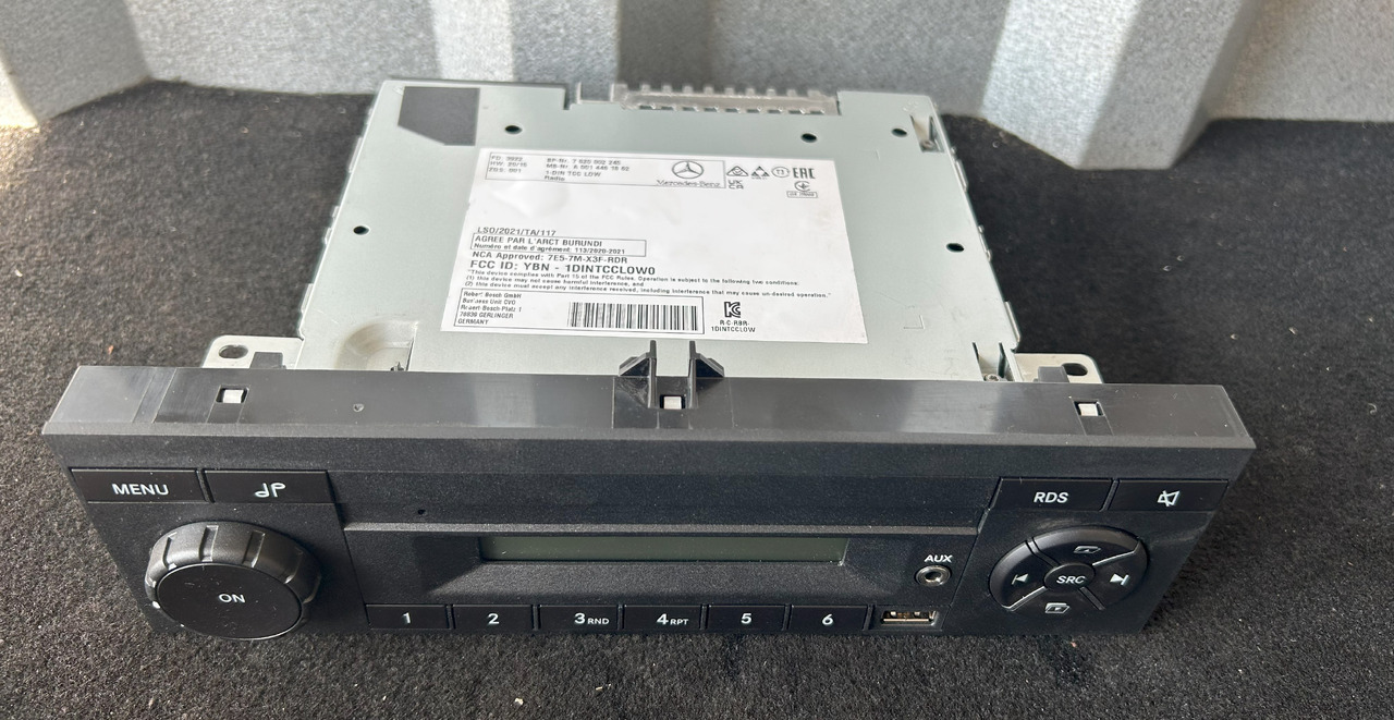 BOSCH CAR RADIO 7620002245 MERCEDES ACTROS A0014461862 NEW ORIGINAL - Cabine et intérieur: photos 2 BOSCH CAR RADIO 7620002245 MERCEDES ACTROS A0014461862 NEW ORIGINAL - Cabine et intérieur: photos 2