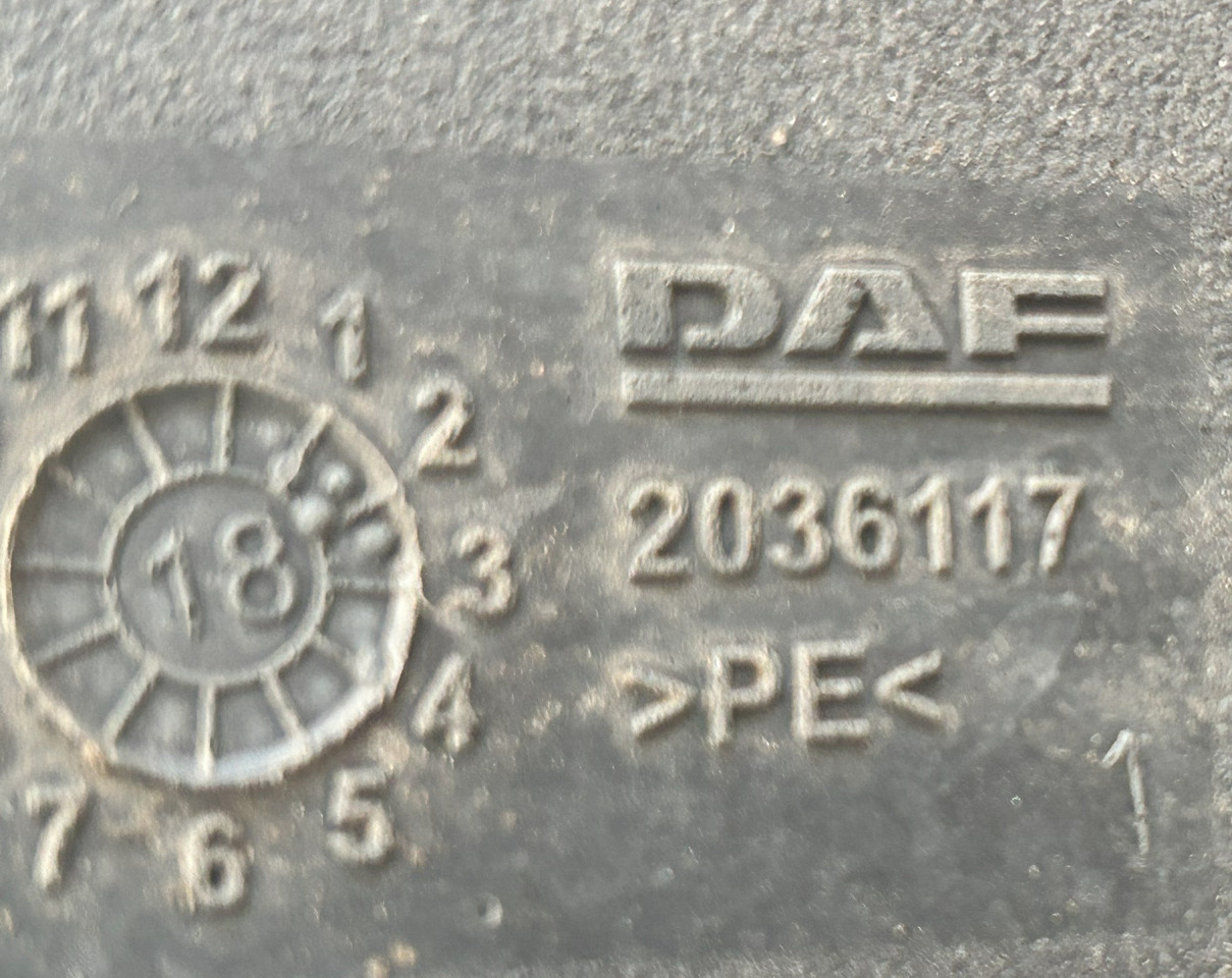 DAF ADBLUE FLUID TANK 90L XF 106 480 - AdBlue réservoir: photos 4 DAF ADBLUE FLUID TANK 90L XF 106 480 - AdBlue réservoir: photos 4