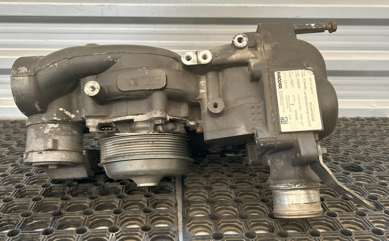 DAF COOLANT PUMP DAF XF 106 - Pompe à liquide de refroidissement: photos 1 DAF COOLANT PUMP DAF XF 106 - Pompe à liquide de refroidissement: photos 1