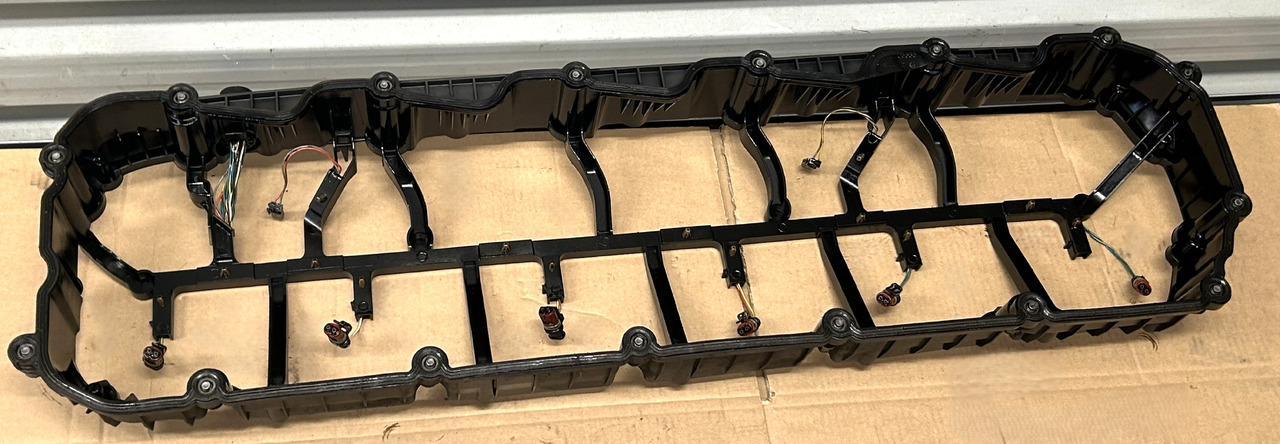 Culasse DAF SPACER FRAME ENGINE VALVE COVER XF 106 480 2033255: photos 6 Culasse DAF SPACER FRAME ENGINE VALVE COVER XF 106 480 2033255: photos 6