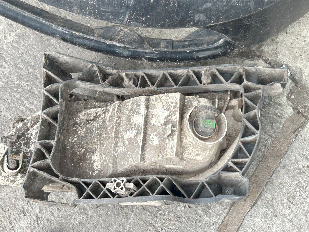 DAF XF 106 480 FRONT BUMPER WITH HALOGENS - Pare-chocs: photos 5 DAF XF 106 480 FRONT BUMPER WITH HALOGENS - Pare-chocs: photos 5