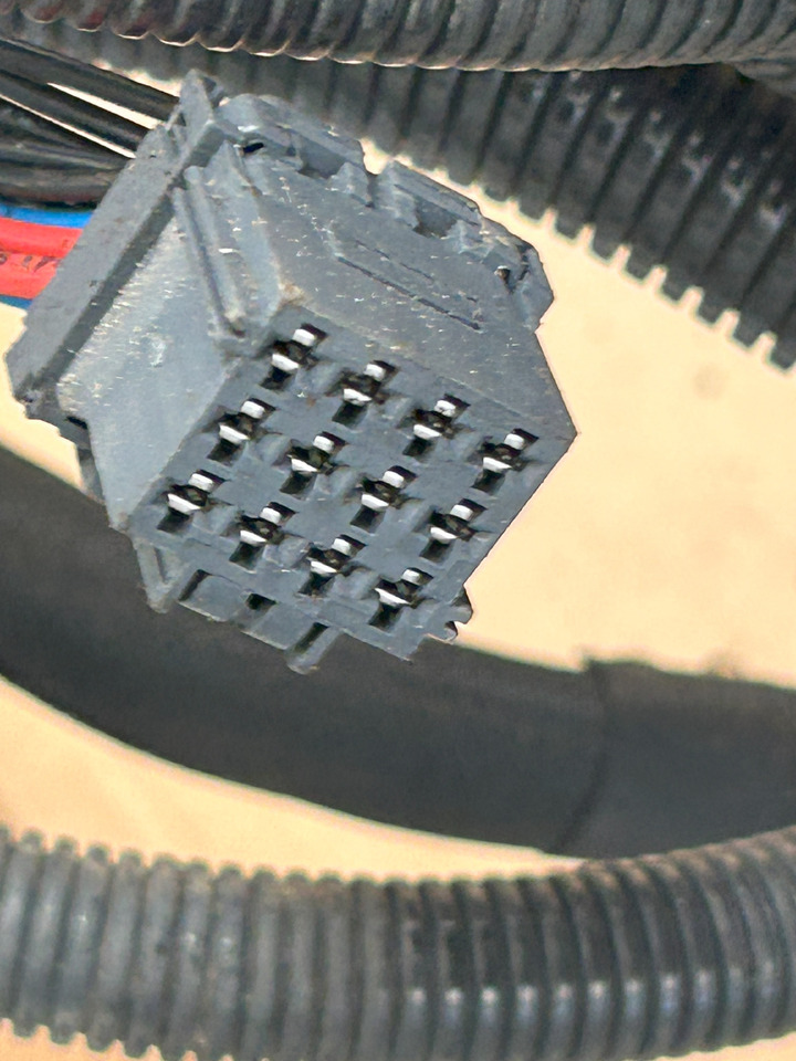 DAF XF 106 ELECTRICAL HARNESS - Câble/ Fil: photos 4 DAF XF 106 ELECTRICAL HARNESS - Câble/ Fil: photos 4