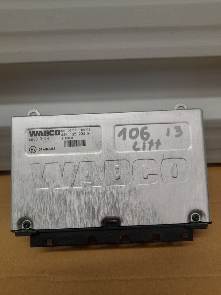 DAF XF 106 LIFT 2120800 / 446135204   DAF XF 106 2120800 / 446135204 truck - Bloc de gestion pour Camion: photos 1 DAF XF 106 LIFT 2120800 / 446135204   DAF XF 106 2120800 / 446135204 truck - Bloc de gestion pour Camion: photos 1