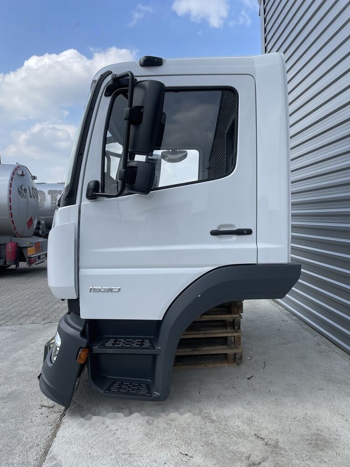 FRONT BUMPER COMPLETE EXTRA COST 700EU Mercedes-Benz ATEGO Euro 6 Mercedes-Benz 1523 L, 1524 L, 1527 L, 1530 - Cabine pour Camion: photos 5 FRONT BUMPER COMPLETE EXTRA COST 700EU Mercedes-Benz ATEGO Euro 6 Mercedes-Benz 1523 L, 1524 L, 1527 L, 1530 - Cabine pour Camion: photos 5