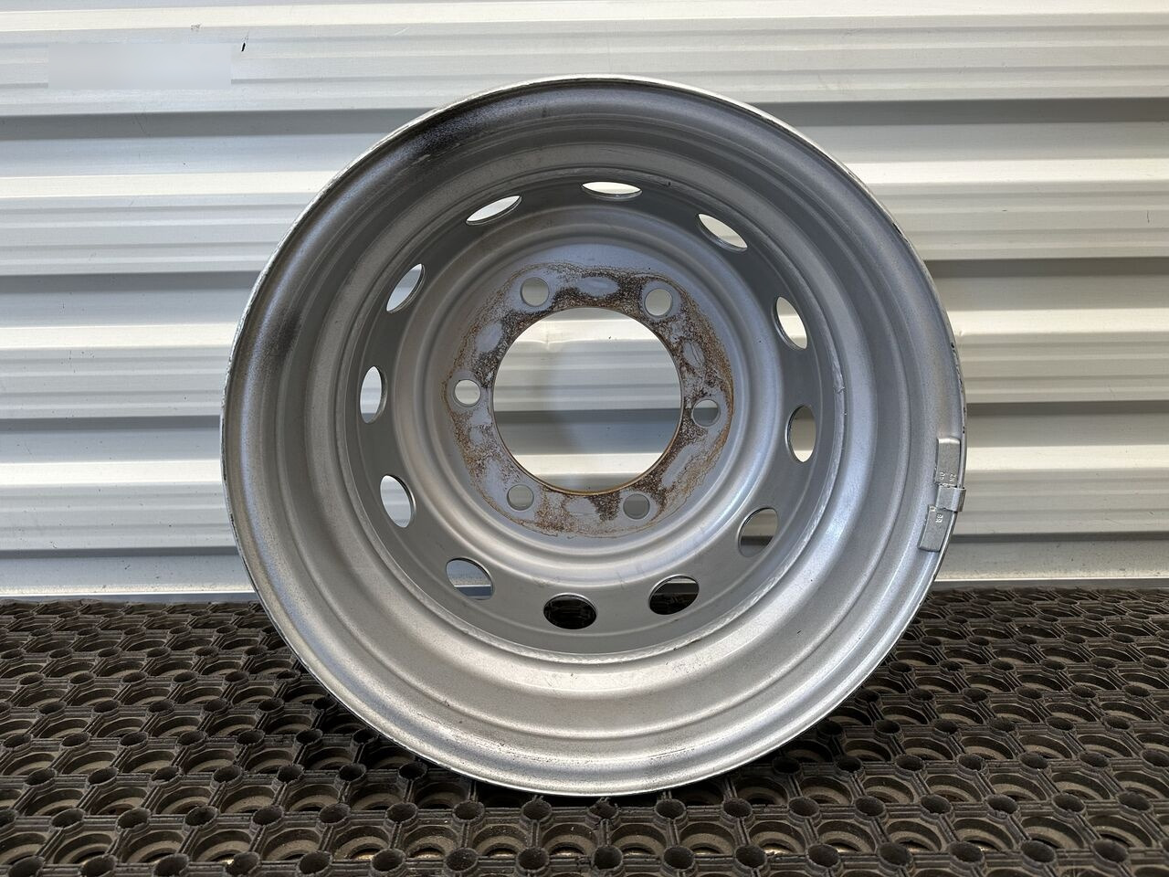 IVECO 6x205 16 IVECO DAILY - Jante pour Camion: photos 5 IVECO 6x205 16 IVECO DAILY - Jante pour Camion: photos 5