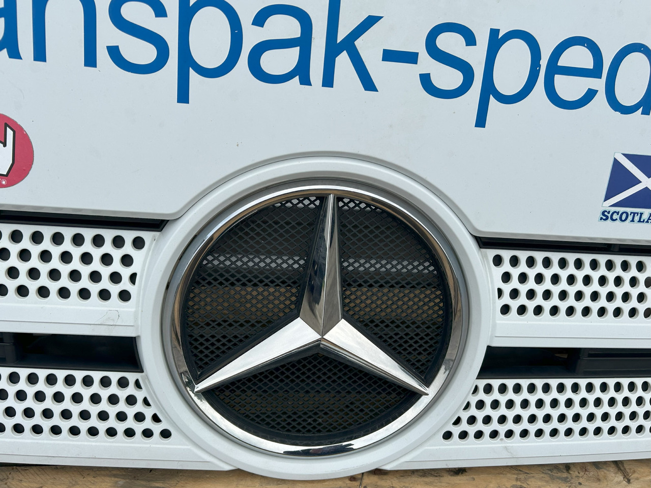 MERCEDES-BENZ ACTROS MP4 FRONT PANEL COMPLETE HOOD AND GRILL - Carrosserie et extérieur: photos 5 MERCEDES-BENZ ACTROS MP4 FRONT PANEL COMPLETE HOOD AND GRILL - Carrosserie et extérieur: photos 5