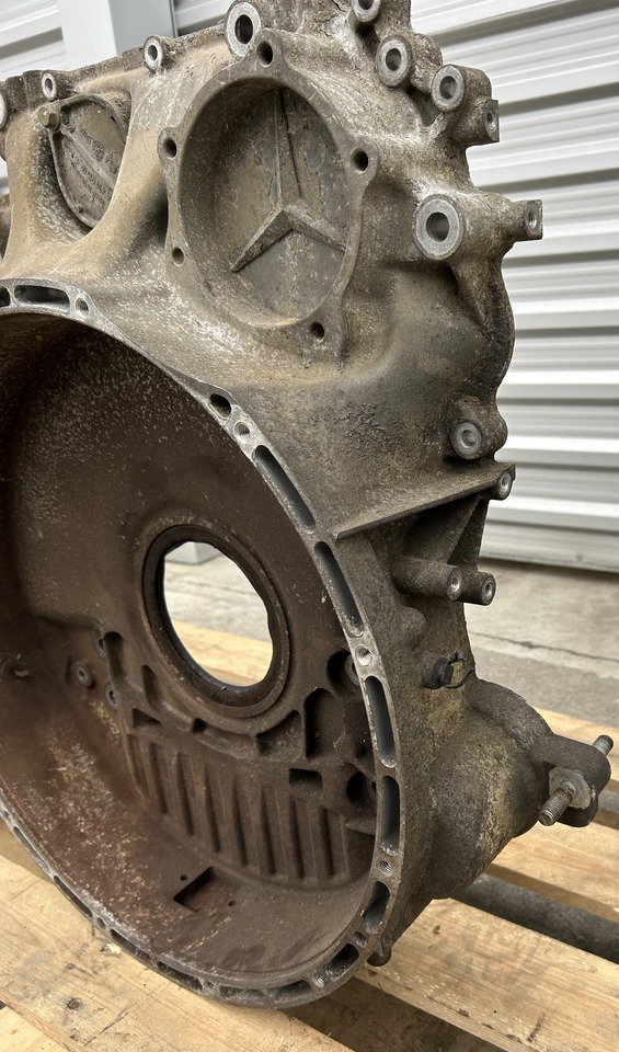 MERCEDES CLUTCH TIMING HOUSING ACTROS MP4 - Arbre à cames: photos 3 MERCEDES CLUTCH TIMING HOUSING ACTROS MP4 - Arbre à cames: photos 3