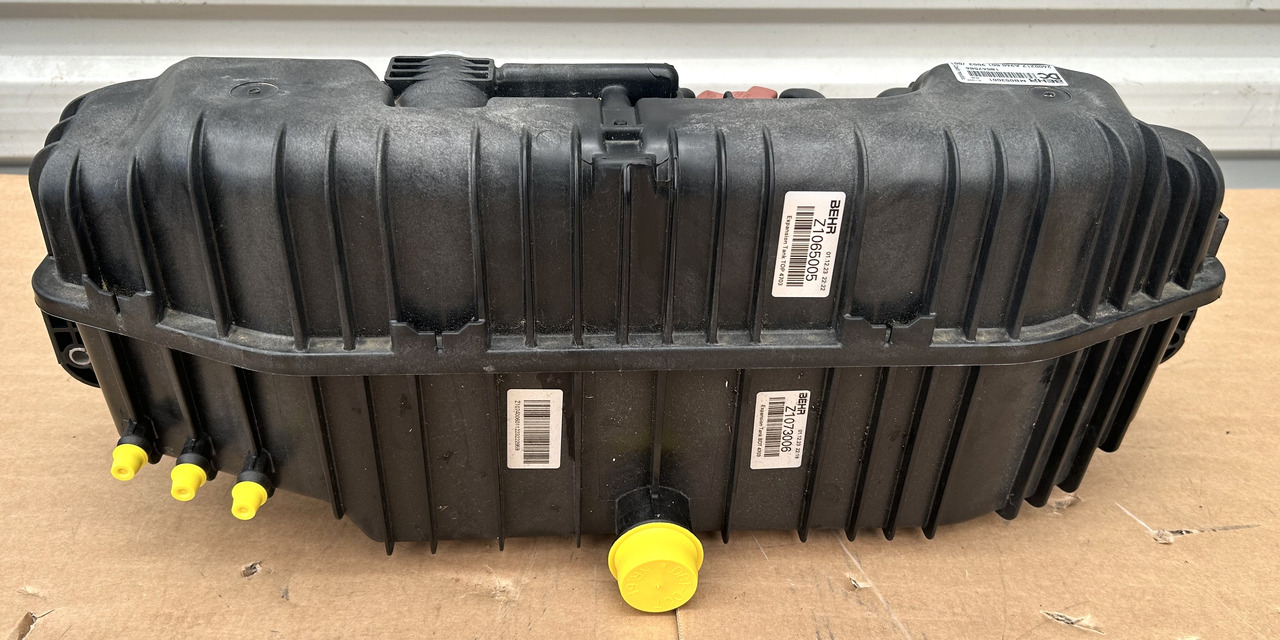 MERCEDES COOLANT EXPANSION TANK AROCS ACTROS MP4 MP5 - Vase d'expansion: photos 2 MERCEDES COOLANT EXPANSION TANK AROCS ACTROS MP4 MP5 - Vase d'expansion: photos 2