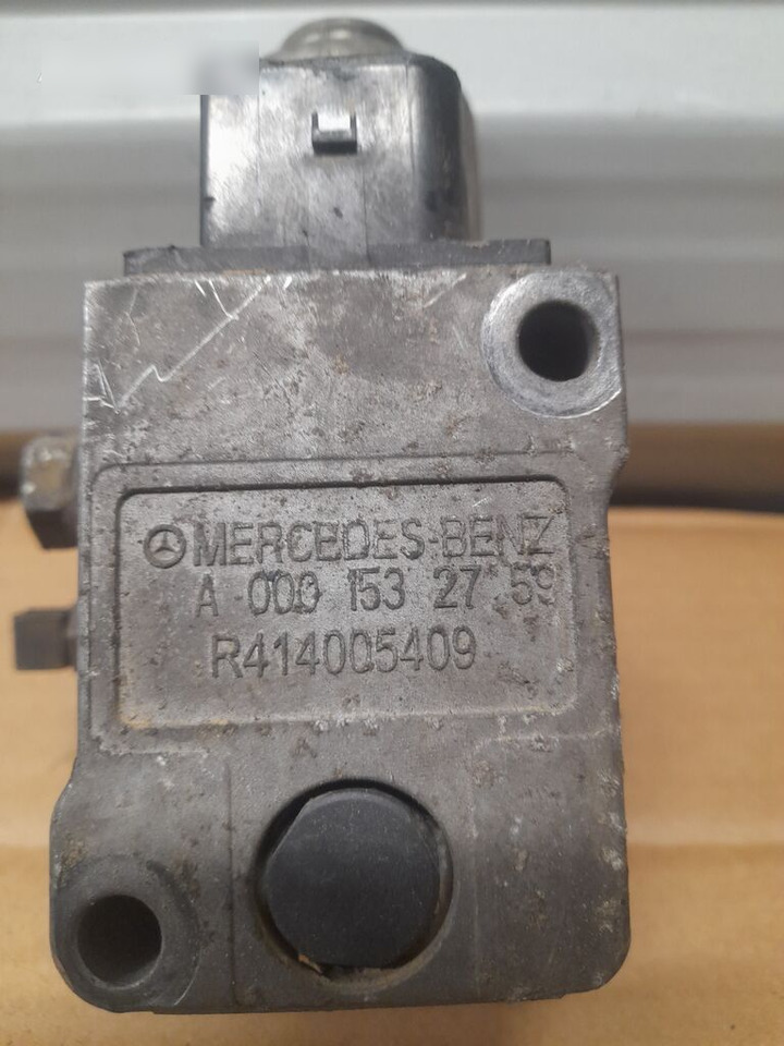 Mercedes-Benz ACTROS MP4 A0001532759 Mercedes-Benz - Valve pour Camion: photos 3 Mercedes-Benz ACTROS MP4 A0001532759 Mercedes-Benz - Valve pour Camion: photos 3