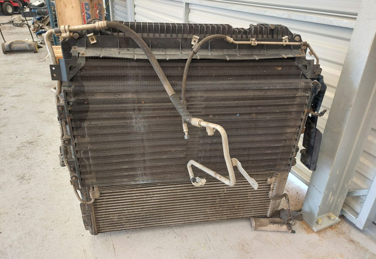 Mercedes-Benz ACTROS MP4 truck - Radiateur pour Camion: photos 3 Mercedes-Benz ACTROS MP4 truck - Radiateur pour Camion: photos 3