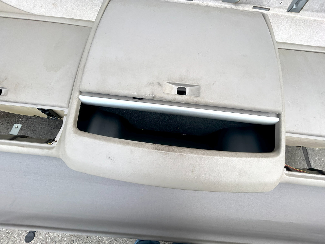 DAF XF 106 480 UPPER COCKPIT STORAGE SHELVES SHELF STORAGE CONSOLE BOARD SUPER SPACE CAB - Pièces de rechange: photos 4 DAF XF 106 480 UPPER COCKPIT STORAGE SHELVES SHELF STORAGE CONSOLE BOARD SUPER SPACE CAB - Pièces de rechange: photos 4