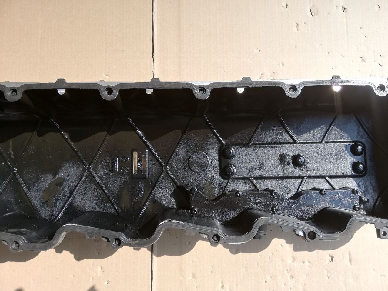 Pokrywa Osłona Głowicy Silnika Zaworów 1885471 DAF XF 106 truck - Moteur et pièces pour Camion: photos 5 Pokrywa Osłona Głowicy Silnika Zaworów 1885471 DAF XF 106 truck - Moteur et pièces pour Camion: photos 5