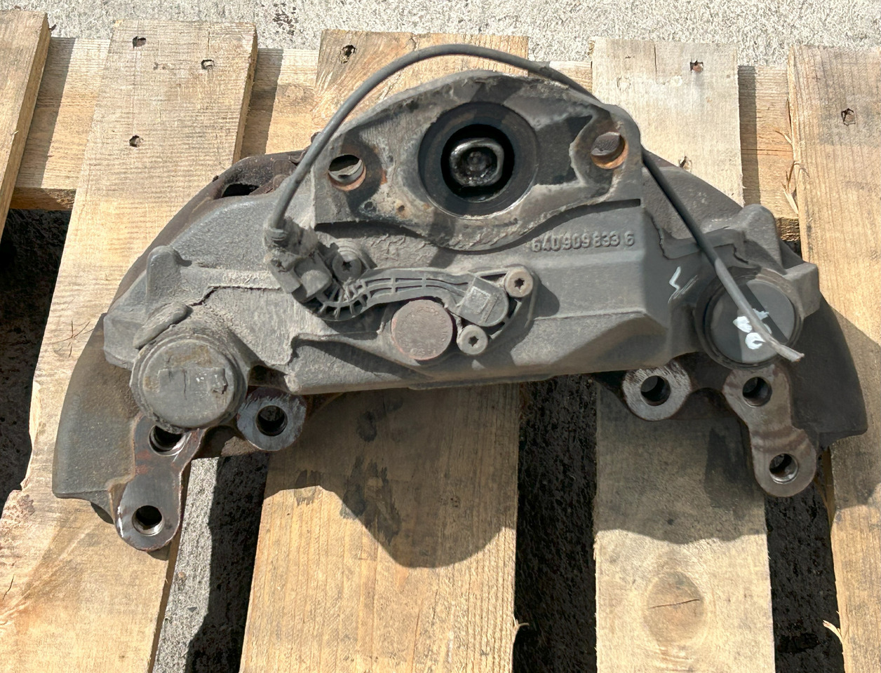 WABCO BRAKE CALIPER REAR RIGHT MERCEDES ACTROS MP4 - Étrier de frein: photos 1 WABCO BRAKE CALIPER REAR RIGHT MERCEDES ACTROS MP4 - Étrier de frein: photos 1