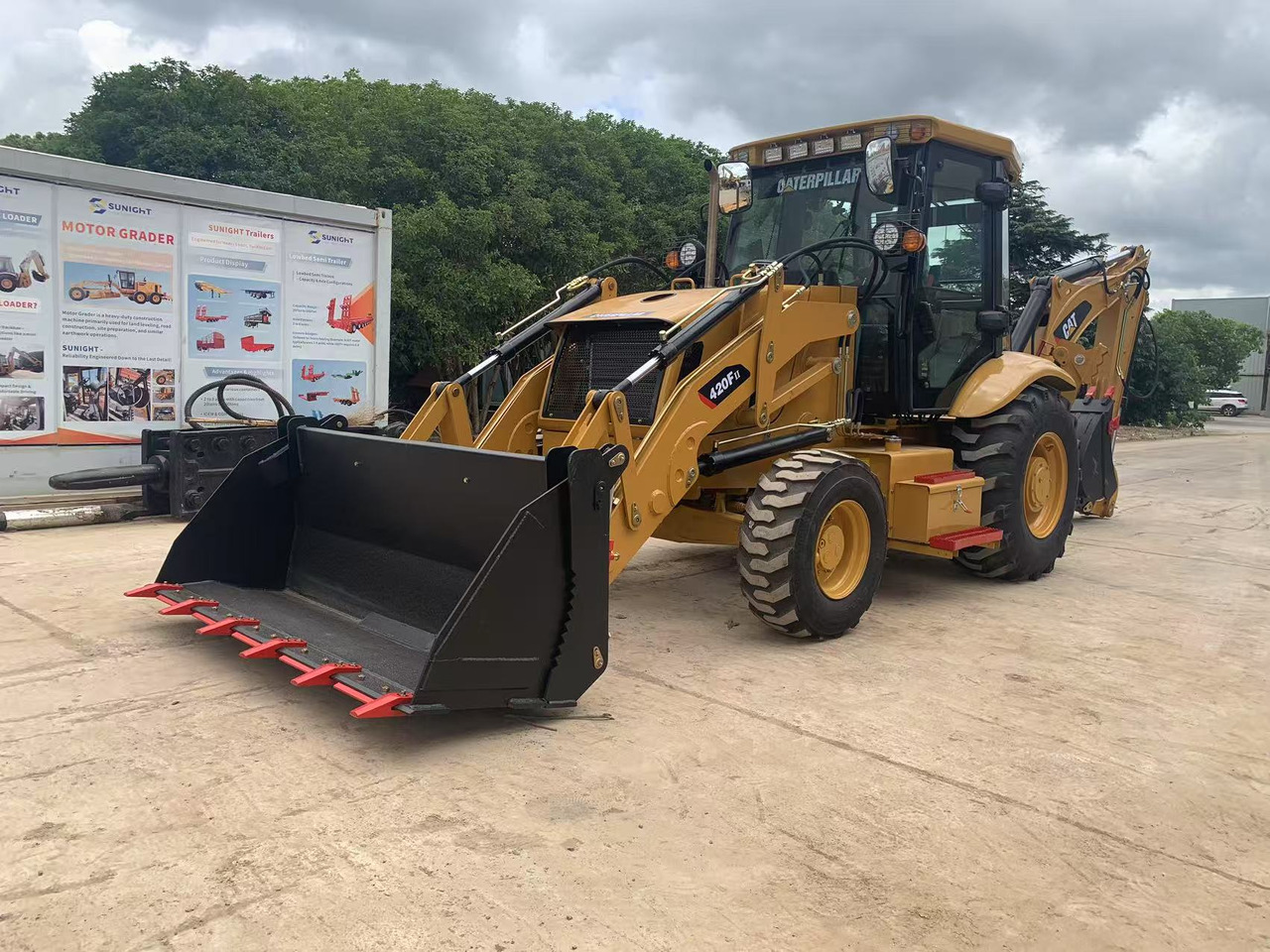 Caterpillar 420F, 420F2 Backhoe Loader with Telescopic Boom - Tractopelle: photos 2 Caterpillar 420F, 420F2 Backhoe Loader with Telescopic Boom - Tractopelle: photos 2