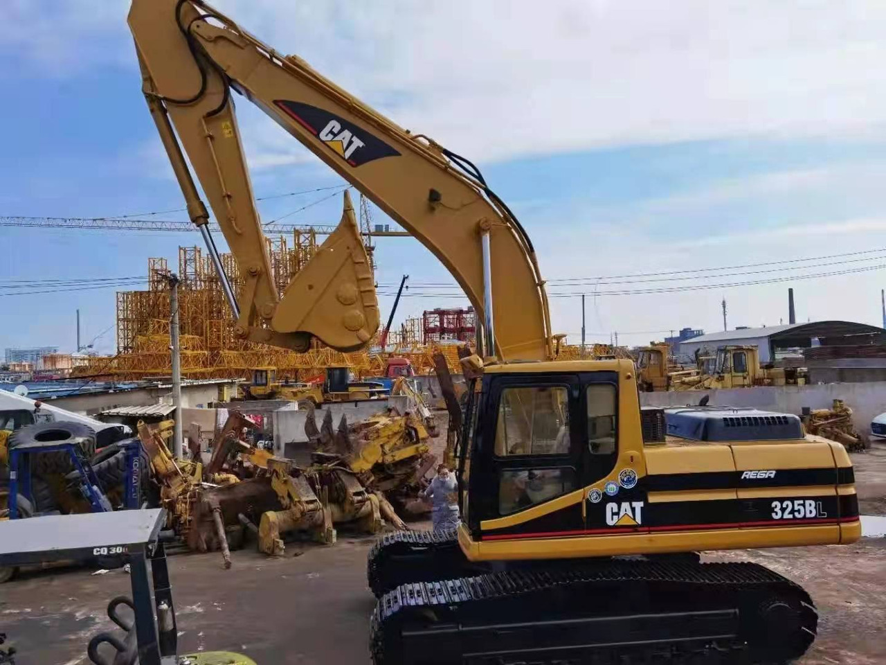 Caterpillar Excavator Secondhand Condition CAT 325BL, 330BL, 320BL - Pelle sur chenille: photos 4 Caterpillar Excavator Secondhand Condition CAT 325BL, 330BL, 320BL - Pelle sur chenille: photos 4