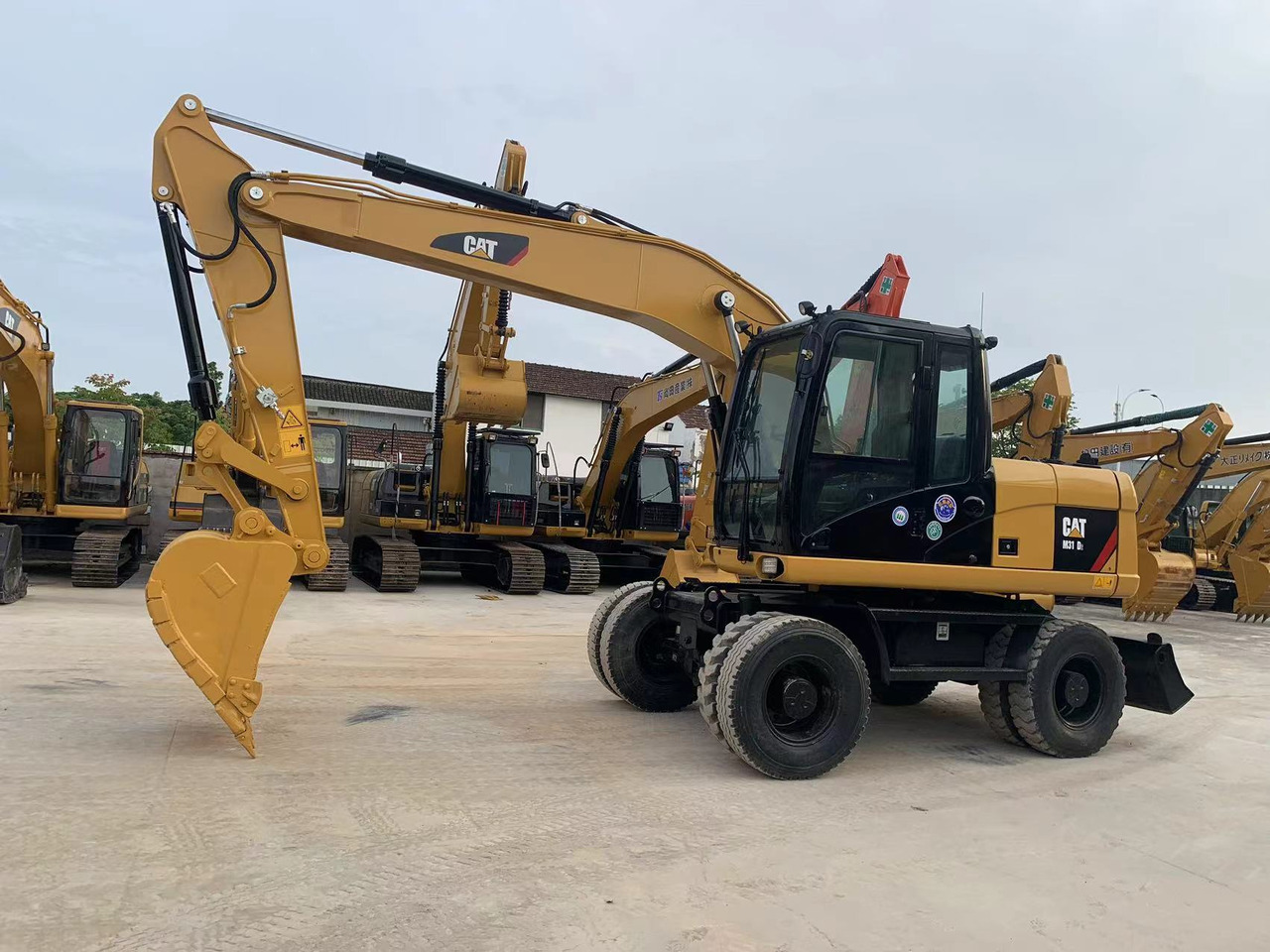 Caterpillar M315D Wheel Excavator Moving by Tires - Pelle sur pneus: photos 2 Caterpillar M315D Wheel Excavator Moving by Tires - Pelle sur pneus: photos 2