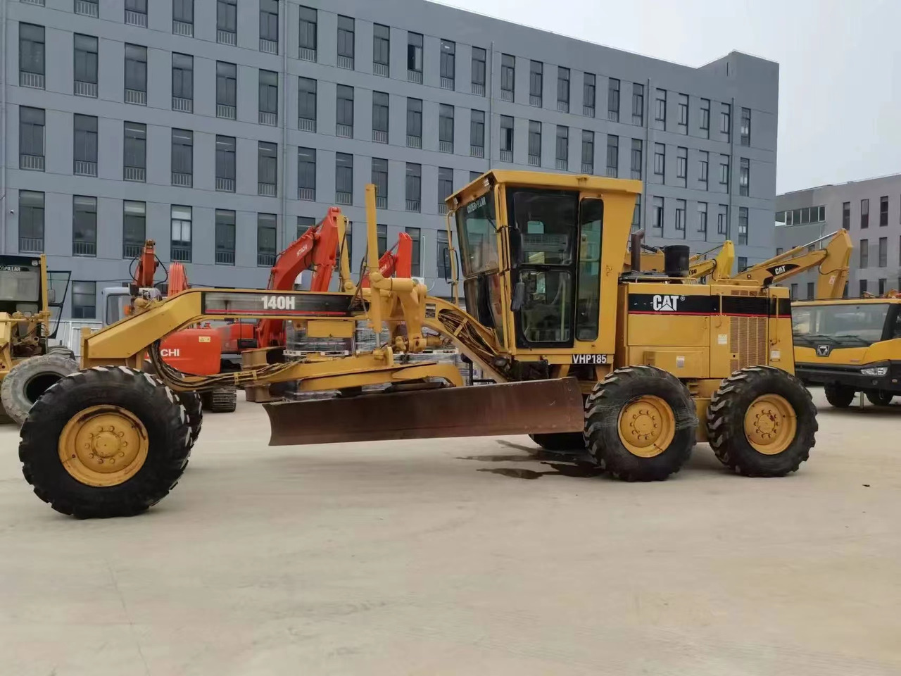 Caterpillar Original Color Motor Grader Used CAT 140H - Niveleuse: photos 1 Caterpillar Original Color Motor Grader Used CAT 140H - Niveleuse: photos 1