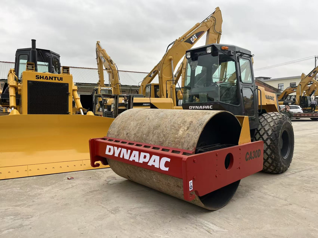 Dynapac Vibratory Road roller CA30D, CA25D Good Price on Sale - Rouleau compresseur: photos 3 Dynapac Vibratory Road roller CA30D, CA25D Good Price on Sale - Rouleau compresseur: photos 3
