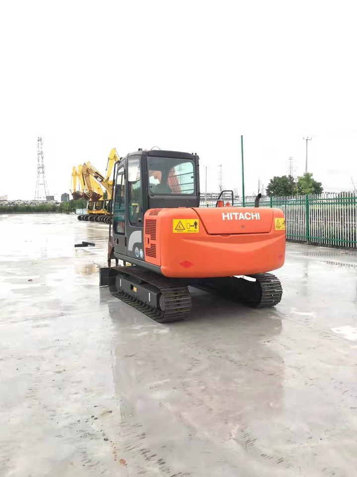 Hitachi 6 ton Hydraulic Excavator ZX60 Good Price - Pelle sur chenille: photos 4 Hitachi 6 ton Hydraulic Excavator ZX60 Good Price - Pelle sur chenille: photos 4