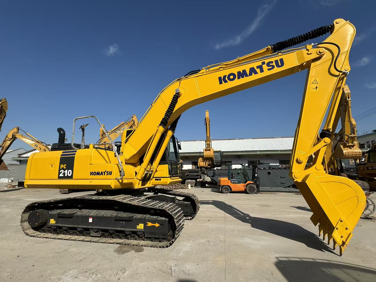 Komatsu 20T 21Ton Used Excavator Komatsu PC210LC for Sale in Road Construction - Pelle sur chenille: photos 4 Komatsu 20T 21Ton Used Excavator Komatsu PC210LC for Sale in Road Construction - Pelle sur chenille: photos 4