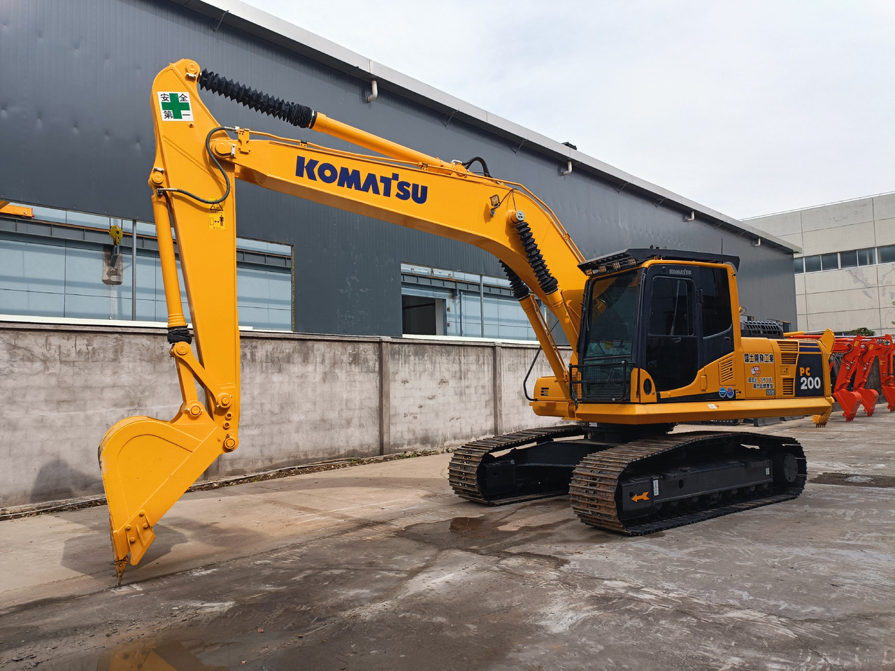 Komatsu Tracked Excavator PC200 Secondhand Condition - Pelle sur chenille: photos 3 Komatsu Tracked Excavator PC200 Secondhand Condition - Pelle sur chenille: photos 3