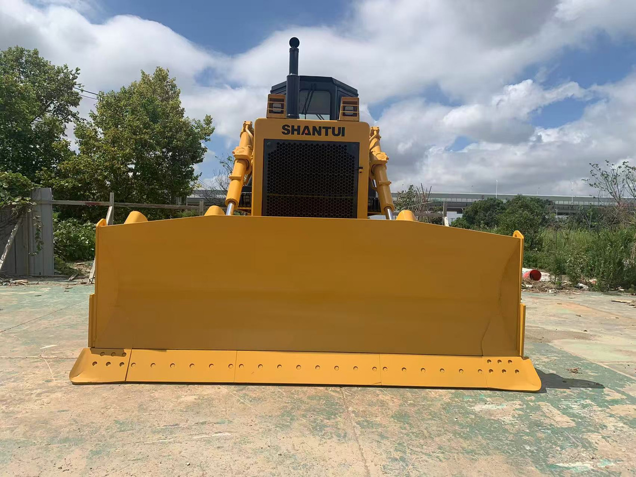 SHANTUI Bulldozer SD22, SD32, SD16 Secondhand Condition - Bulldozer: photos 1 SHANTUI Bulldozer SD22, SD32, SD16 Secondhand Condition - Bulldozer: photos 1