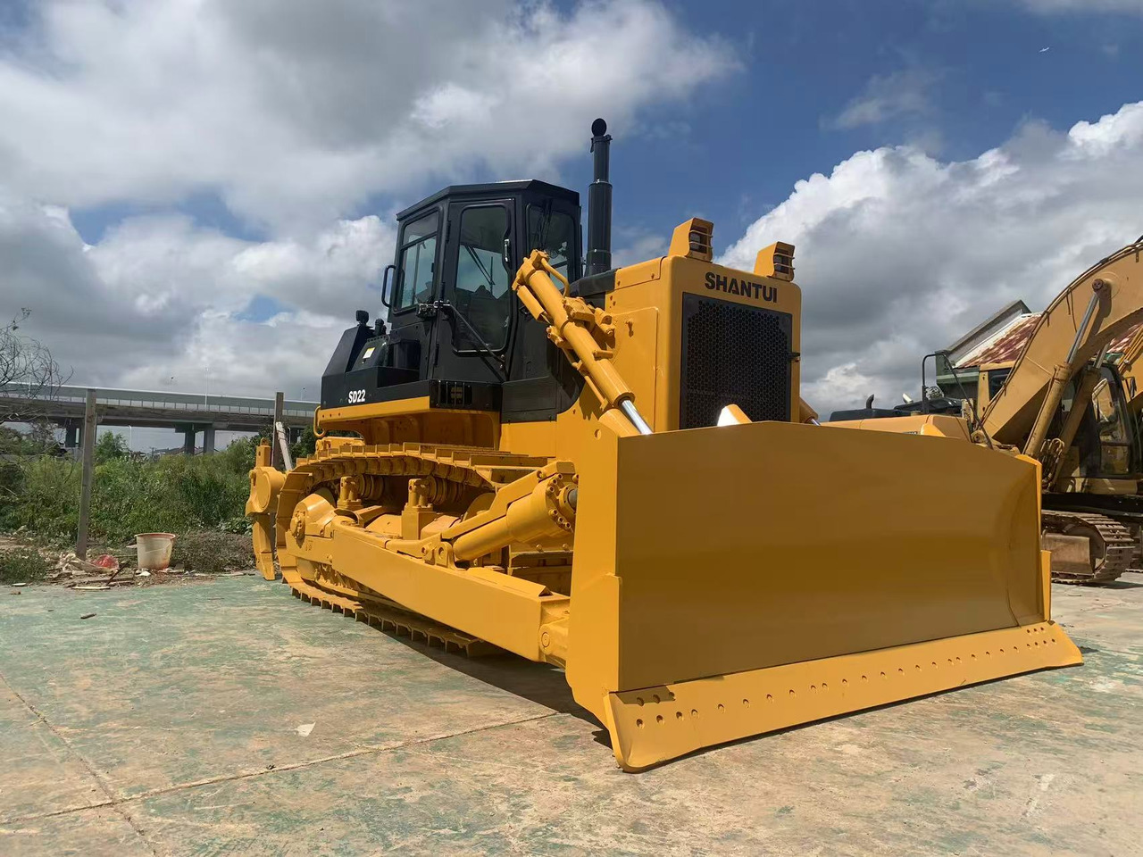 SHANTUI Bulldozer SD22, SD32, SD16 Secondhand Condition - Bulldozer: photos 3 SHANTUI Bulldozer SD22, SD32, SD16 Secondhand Condition - Bulldozer: photos 3