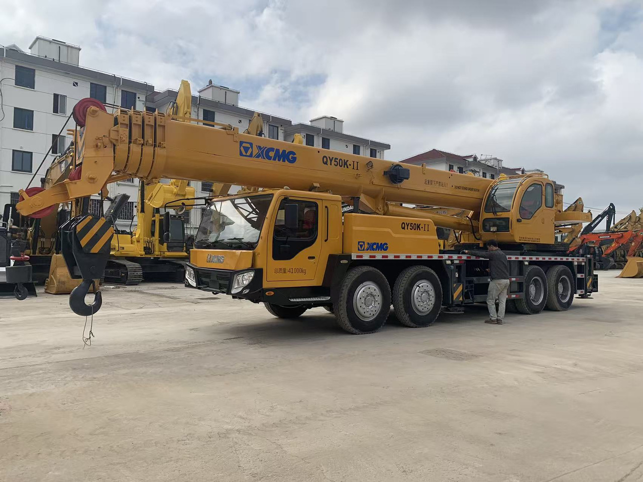 XCMG Truck Crane QY50K, QY65K, QY70K Good Price on Sale - Grue mobile: photos 2 XCMG Truck Crane QY50K, QY65K, QY70K Good Price on Sale - Grue mobile: photos 2