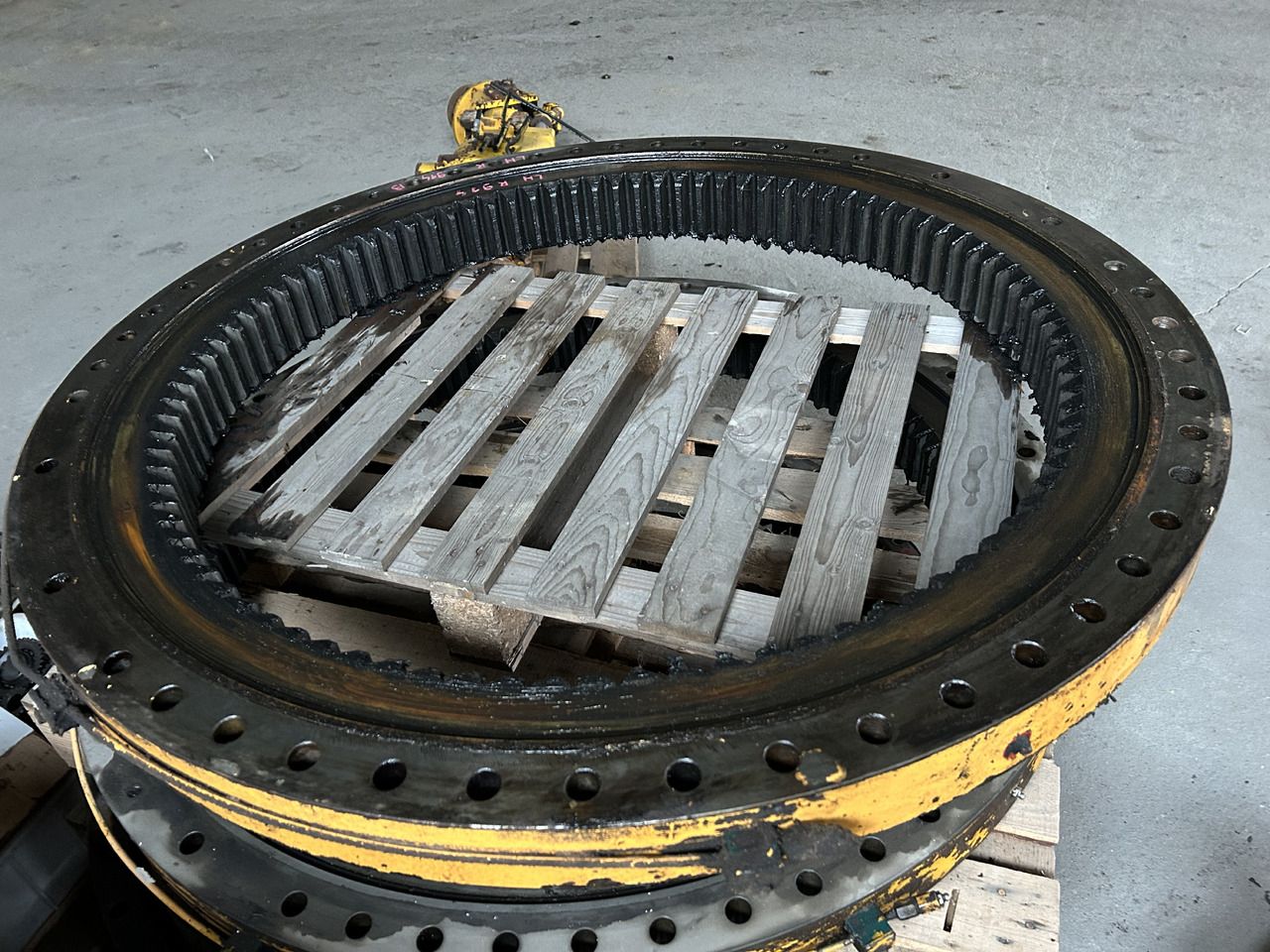 Liebherr R914, R924 - Couronne d'orientation pour Pelle: photos 2 Liebherr R914, R924 - Couronne d'orientation pour Pelle: photos 2