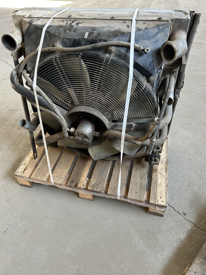Volvo EW140C - Radiateur d'huile pour Pelle sur pneus: photos 3 Volvo EW140C - Radiateur d'huile pour Pelle sur pneus: photos 3