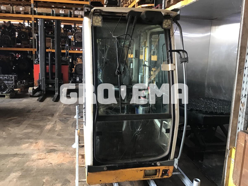 Liebherr A904C Li / A900C Li / A944C Li / A914C li / A934C Li / A924C Li / R900C Li / R944C Li / R904C / R914C / R924 C / R954C / A954C L - Cabine et intérieur: photos 3 Liebherr A904C Li / A900C Li / A944C Li / A914C li / A934C Li / A924C Li / R900C Li / R944C Li / R904C / R914C / R924 C / R954C / A954C L - Cabine et intérieur: photos 3