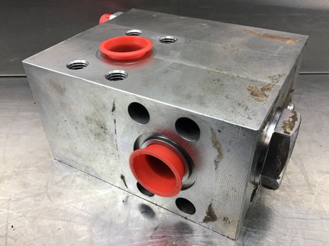 Liebherr Check Valve - Hydraulique: photos 3 Liebherr Check Valve - Hydraulique: photos 3