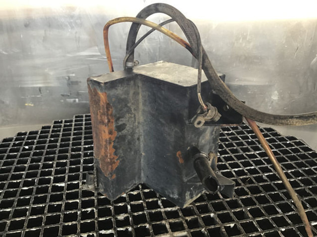 Liebherr Equalizing Reservoir - Vase d'expansion: photos 3 Liebherr Equalizing Reservoir - Vase d'expansion: photos 3