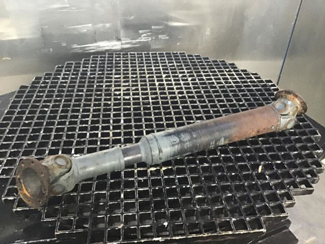 Liebherr Propellor Shaft - Demi arbre: photos 1 Liebherr Propellor Shaft - Demi arbre: photos 1