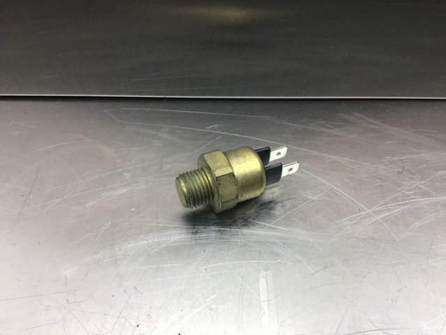 Liebherr Thermal Switch - Moteur et pièces: photos 1 Liebherr Thermal Switch - Moteur et pièces: photos 1