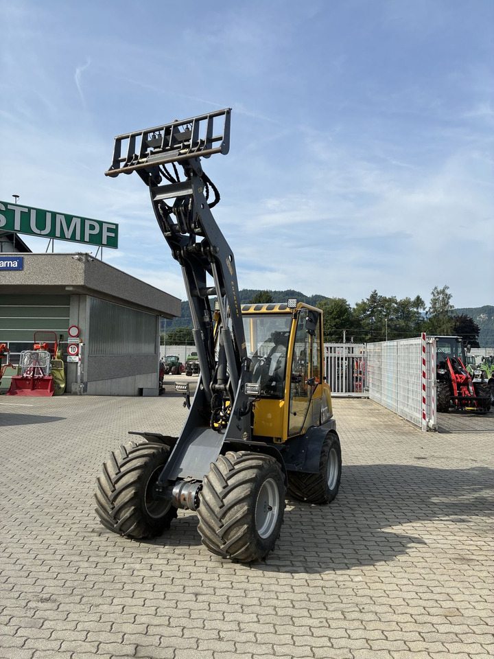 Eurotrac Eurotrac W13 - Valet de ferme: photos 1 Eurotrac Eurotrac W13 - Valet de ferme: photos 1
