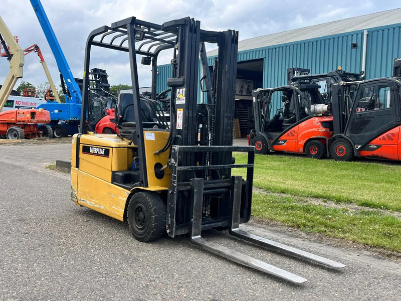 Caterpillar EP18KT - Chariot élévateur électrique: photos 3 Caterpillar EP18KT - Chariot élévateur électrique: photos 3