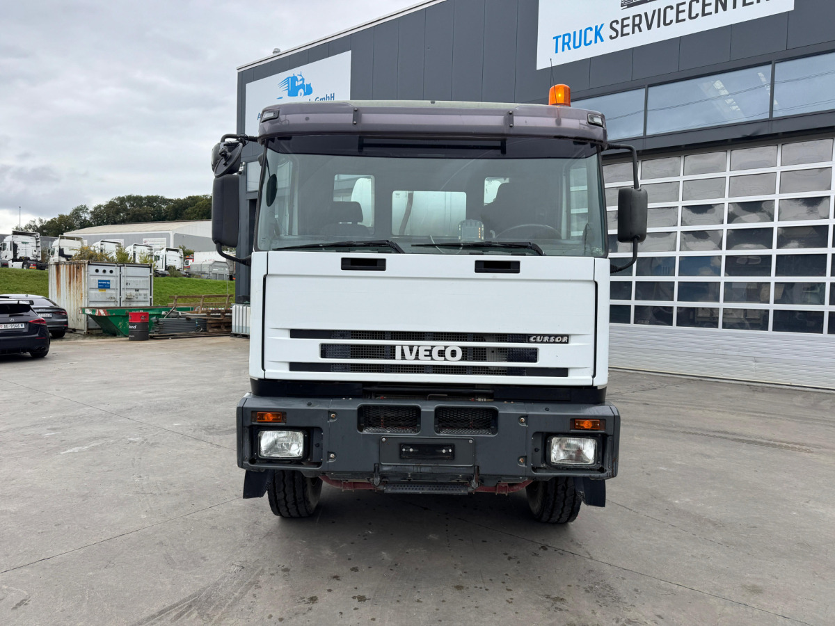 IVECO 440 Cursor 8x4 Liebherr - Camion malaxeur: photos 2 IVECO 440 Cursor 8x4 Liebherr - Camion malaxeur: photos 2