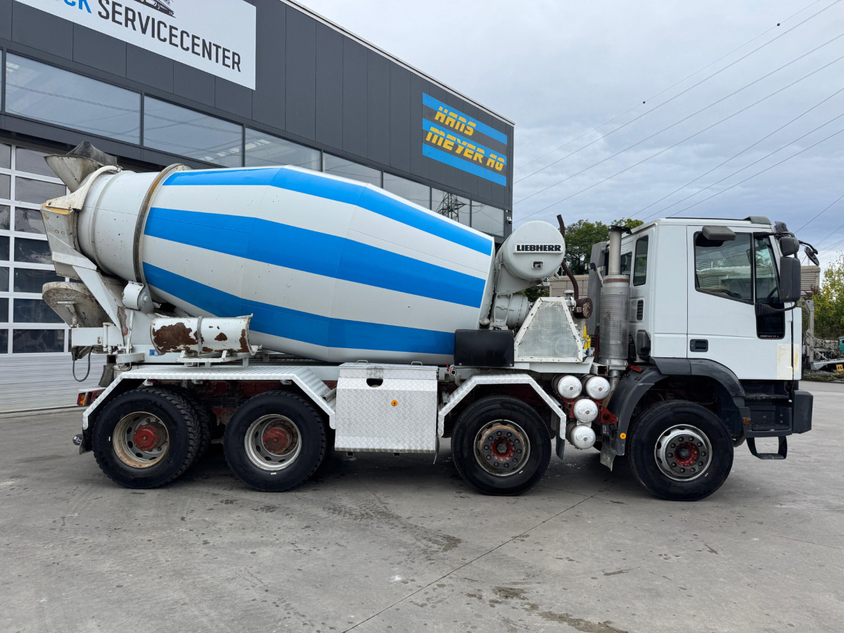 IVECO 440 Cursor 8x4 Liebherr - Camion malaxeur: photos 4 IVECO 440 Cursor 8x4 Liebherr - Camion malaxeur: photos 4