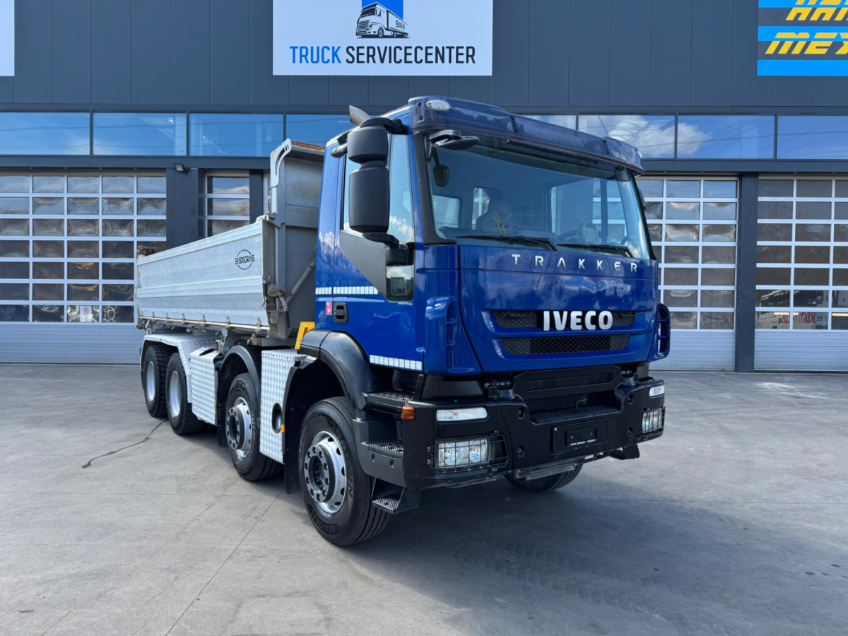 IVECO Trakker 450 8x4 3-Seitenkipper Moser - Camion benne: photos 5 IVECO Trakker 450 8x4 3-Seitenkipper Moser - Camion benne: photos 5
