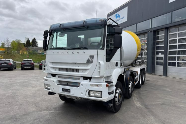 Iveco Trakker 450 8x4 (Liebherr 9m3 2018) - Camion malaxeur: photos 1 Iveco Trakker 450 8x4 (Liebherr 9m3 2018) - Camion malaxeur: photos 1