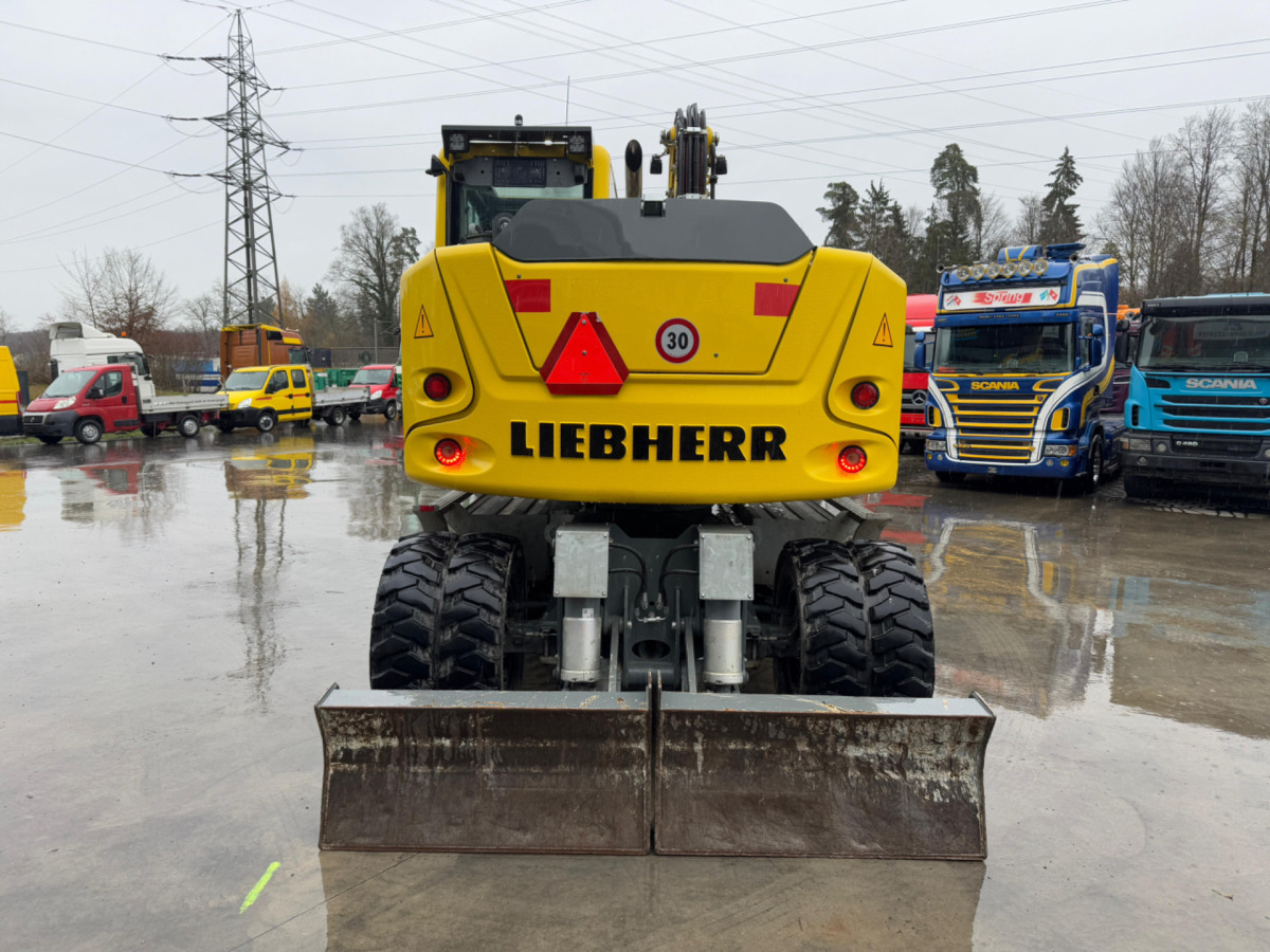 LIEBHERR 910 Compact Litronic Powertilt - Pelle sur pneus: photos 5 LIEBHERR 910 Compact Litronic Powertilt - Pelle sur pneus: photos 5