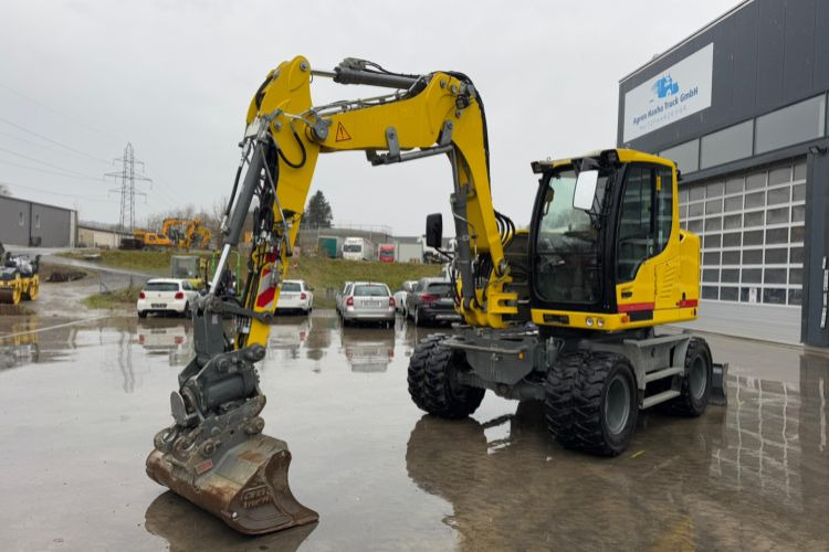 Liebherr 910 Compact Litronic Powertilt - Pelle sur pneus: photos 1 Liebherr 910 Compact Litronic Powertilt - Pelle sur pneus: photos 1