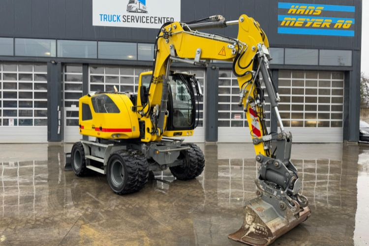 Liebherr 910 Compact Litronic Powertilt - Pelle sur pneus: photos 2 Liebherr 910 Compact Litronic Powertilt - Pelle sur pneus: photos 2