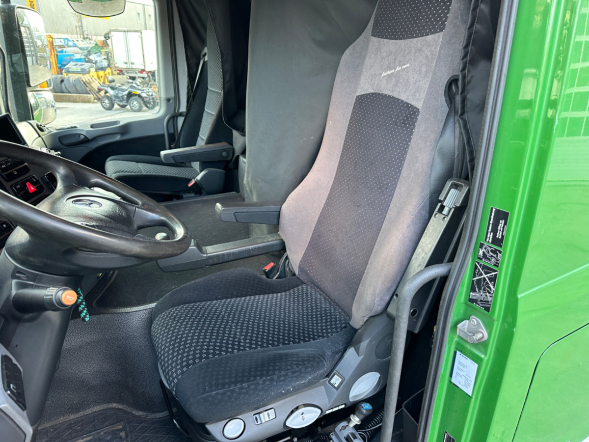 MERCEDES 2551 V8 6x2 Fassi 185-5 Bj.2020 — crédit-bail MERCEDES 2551 V8 6x2 Fassi 185-5 Bj.2020: photos 11 MERCEDES 2551 V8 6x2 Fassi 185-5 Bj.2020 — crédit-bail MERCEDES 2551 V8 6x2 Fassi 185-5 Bj.2020: photos 11