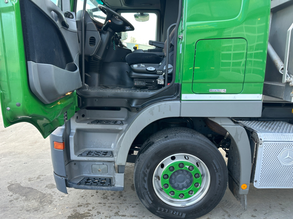 MERCEDES 2551 V8 6x2 Fassi 185-5 Bj.2020 — crédit-bail MERCEDES 2551 V8 6x2 Fassi 185-5 Bj.2020: photos 12 MERCEDES 2551 V8 6x2 Fassi 185-5 Bj.2020 — crédit-bail MERCEDES 2551 V8 6x2 Fassi 185-5 Bj.2020: photos 12