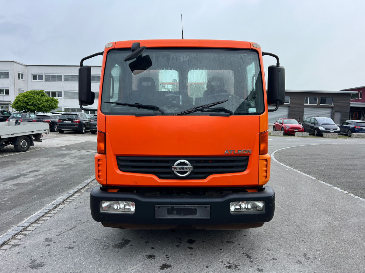 NISSAN Atleon 80.19 4x2 Hooklift - Camion ampliroll: photos 3 NISSAN Atleon 80.19 4x2 Hooklift - Camion ampliroll: photos 3