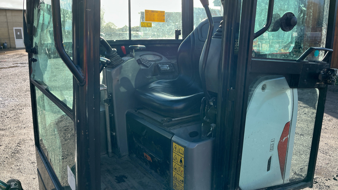 BOBCAT E17 - Mini pelle: photos 5 BOBCAT E17 - Mini pelle: photos 5